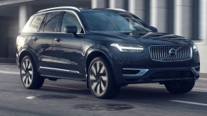 Gray 2023 Volvo XC90 Luxury SUV Parked - This could be the best midsize luxury SUV you find; it checks off a lot of boxes for you