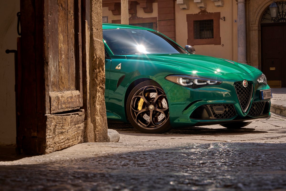 2024 Alfa Romeo Giulia, a good luxury car option in this dazzling green