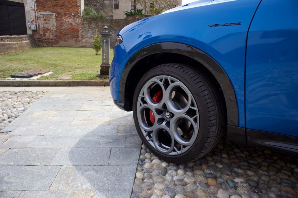 2024 Alfa Romeo Tonale 20-inch wheel