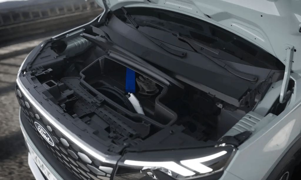 Shot looking down into a 2024 Ford E-Tourneo Courier small van/SUV frunk