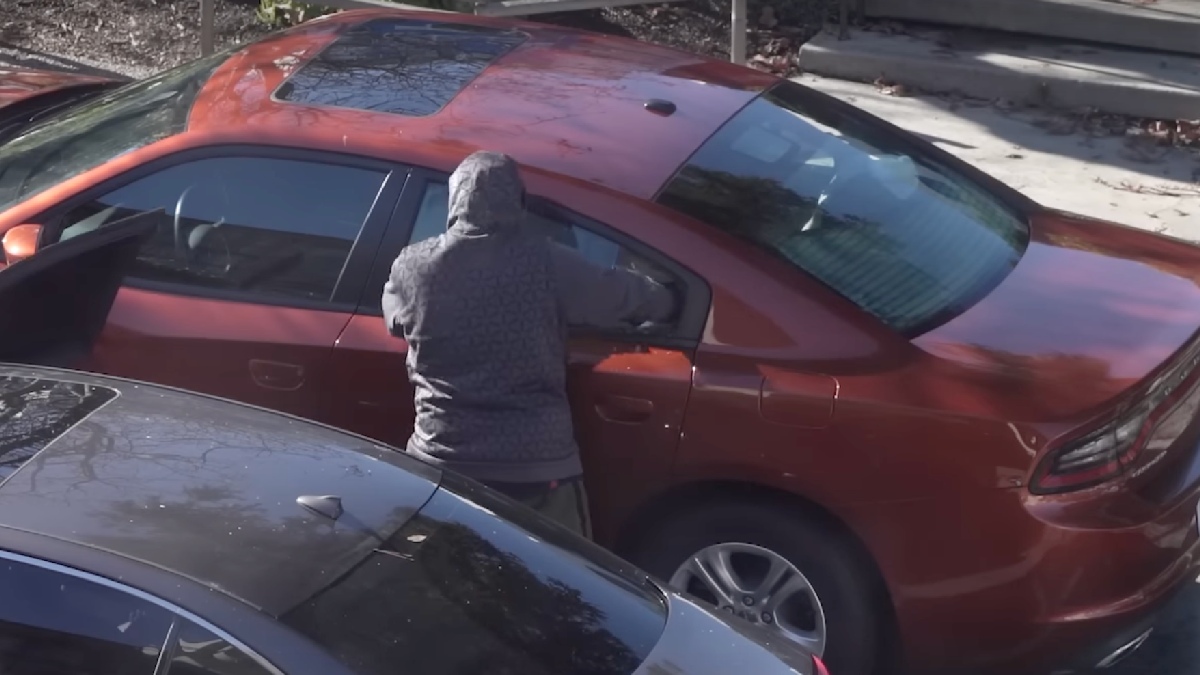 Car thief breaks a window with a secret trick to steal valuable items from a trunk