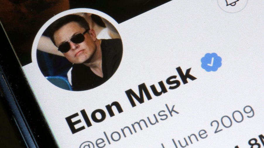 A screenshot of Elon Musk's twitter profile.
