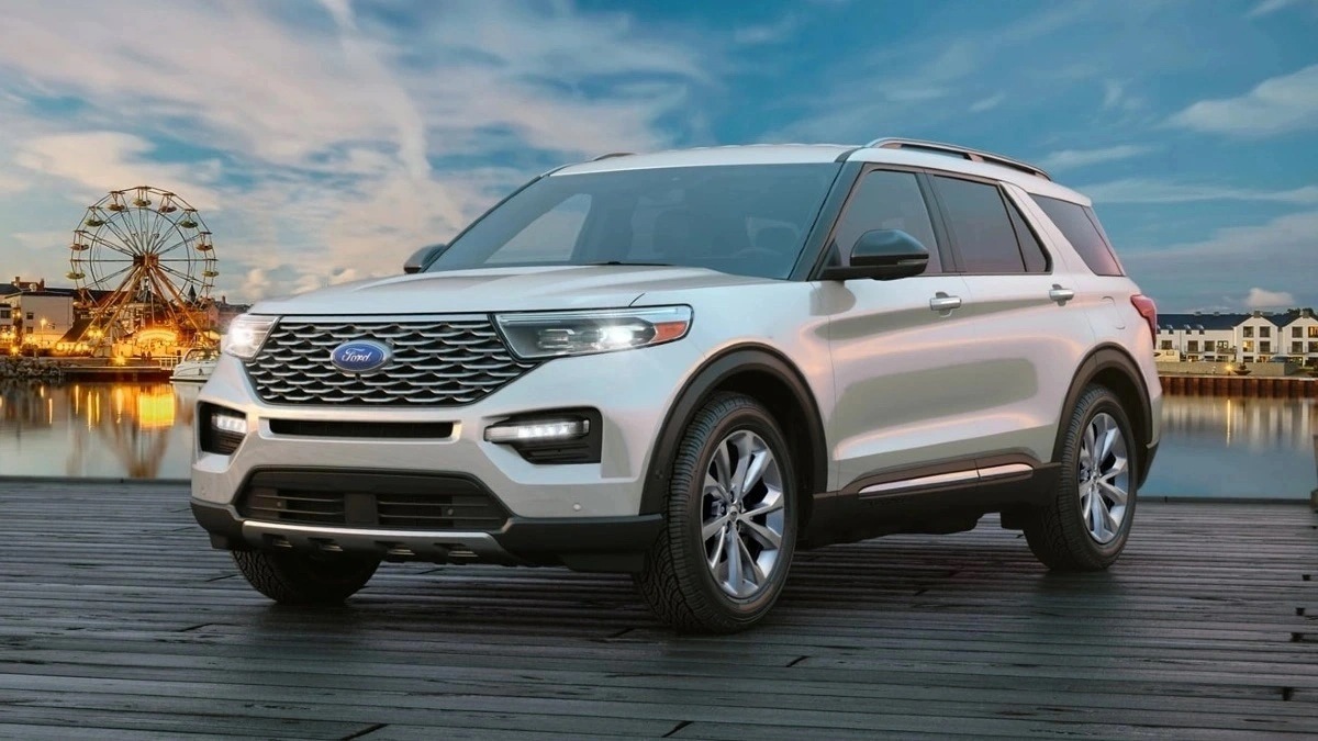 Front angle view of 2023 Ford Explorer, showing if American cars are less safe than vehicles from foreign brands