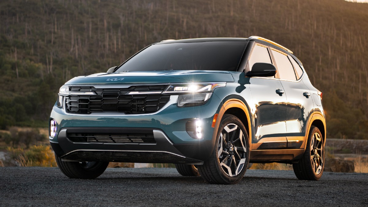 Front angle view of blue 2024 Kia Seltos subcompact crossover SUV