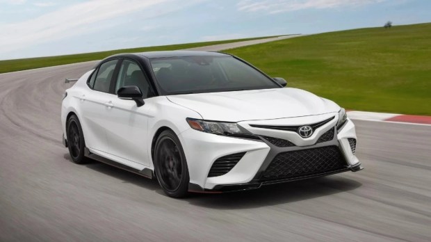 What Do You Get in the Cheapest 2023 Toyota Camry?