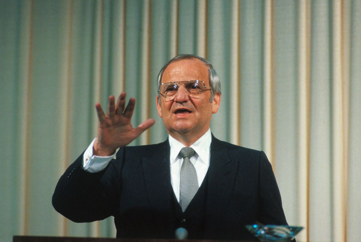 Lee Iacocca speaking to shareholders while he was the chairman of Chrysler.