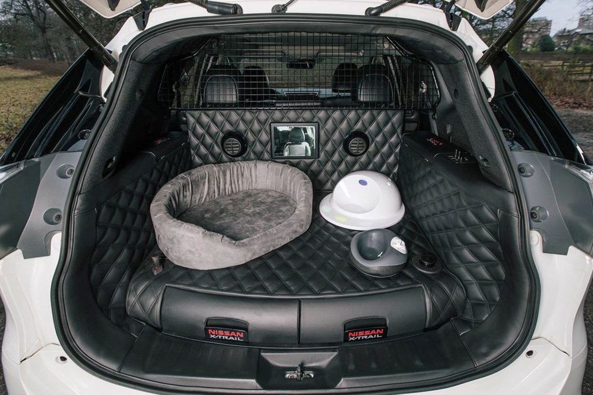 Nissan Rogue X-Trail 4Dogs - This fully-equipped cargo area makes it the best SUV for dogs