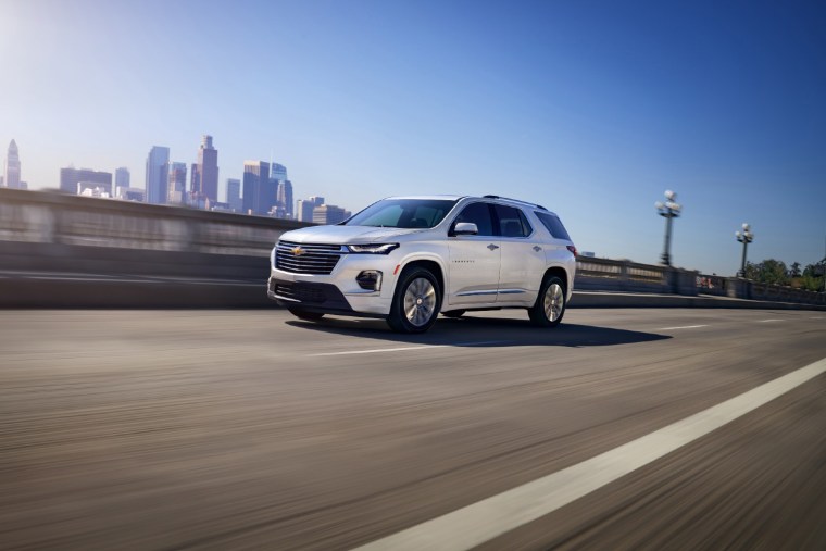 Best Large SUVs The 2023 Chevrolet Traverse vs. the Chevy Tahoe