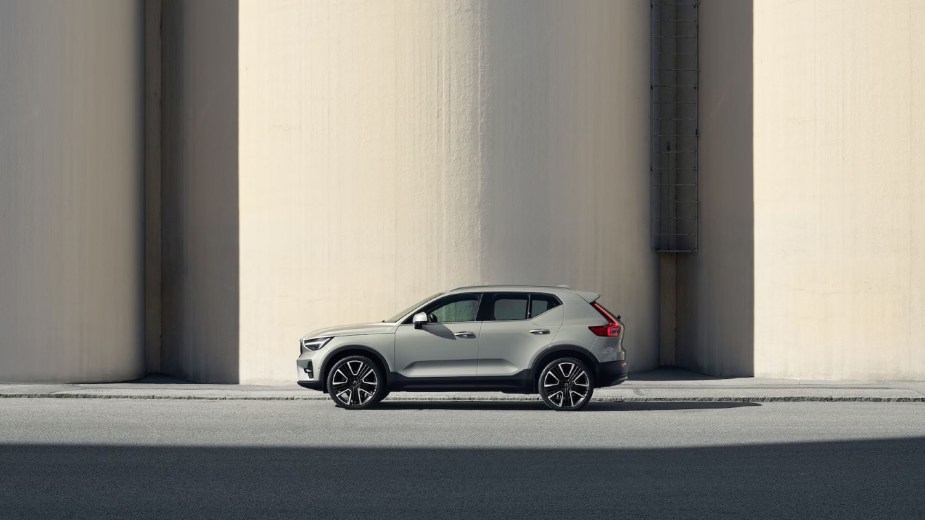 2023 Volvo XC40 from the side 