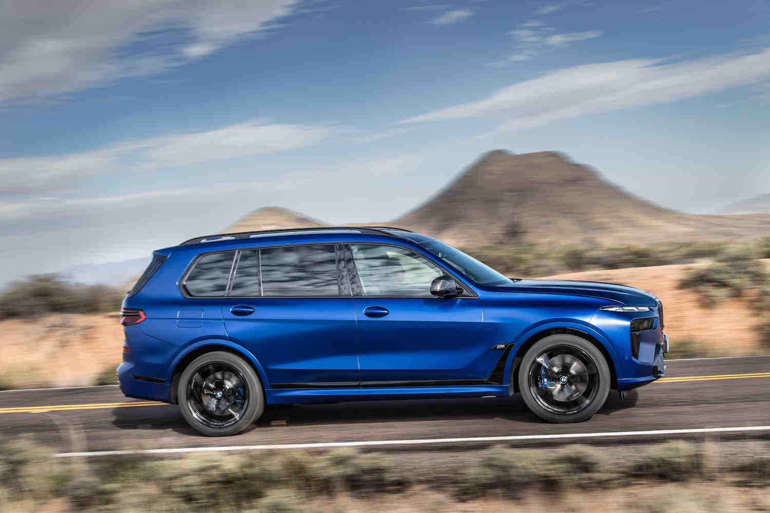 The BMW X7 is a luxury SUVs for tall drivers in 2023