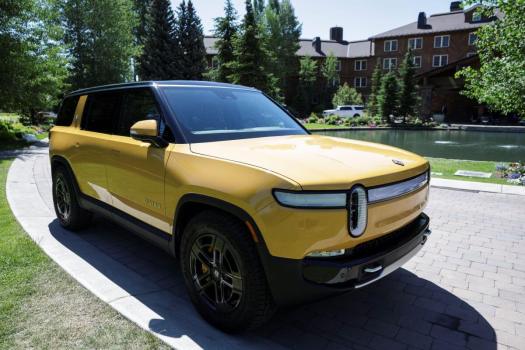 5 Reasons Tesla Model Y Owners Might Want to Switch to the Rivian R1S