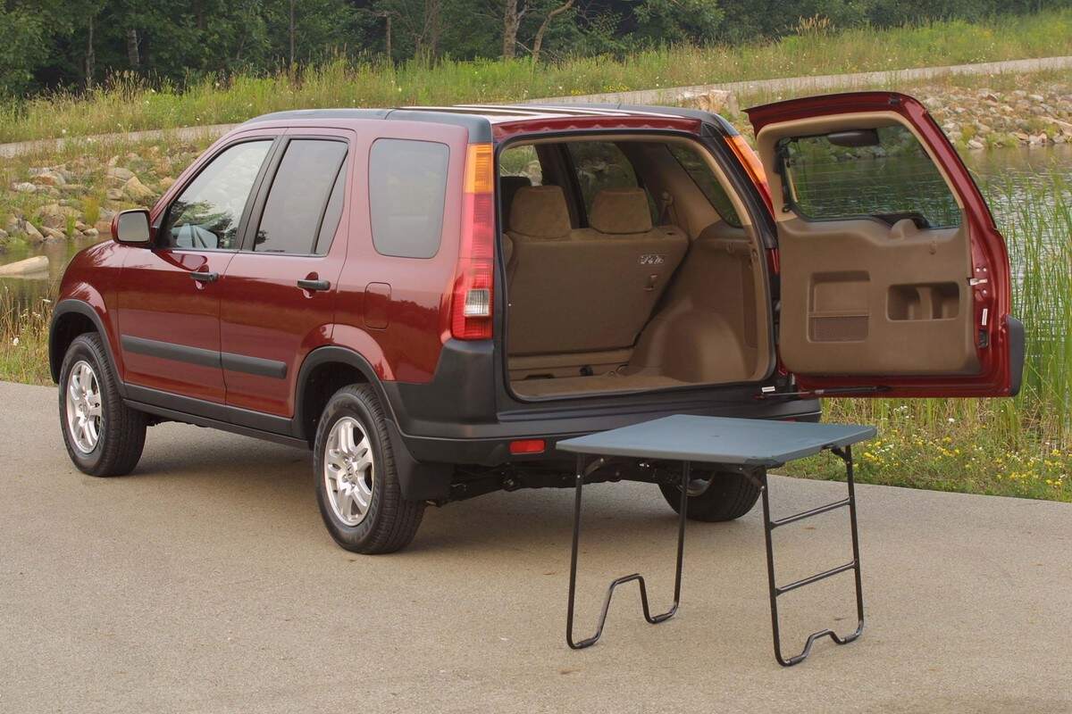 A red 2002 Honda CR-V with its picnic table