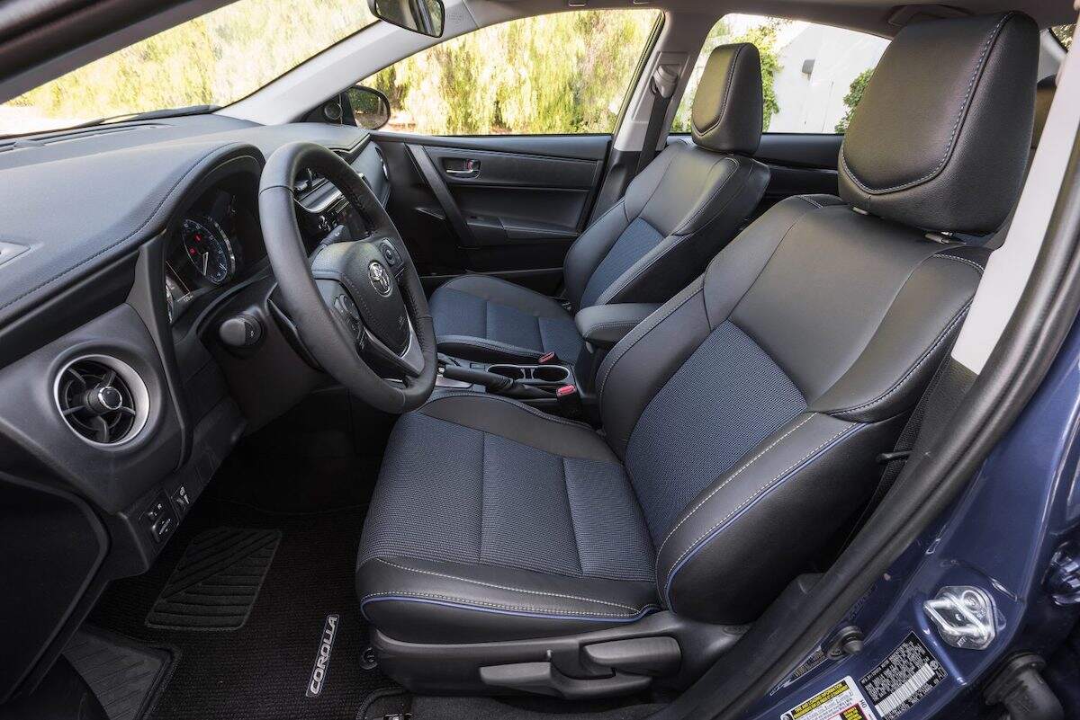 2018 Toyota Corolla SE interior