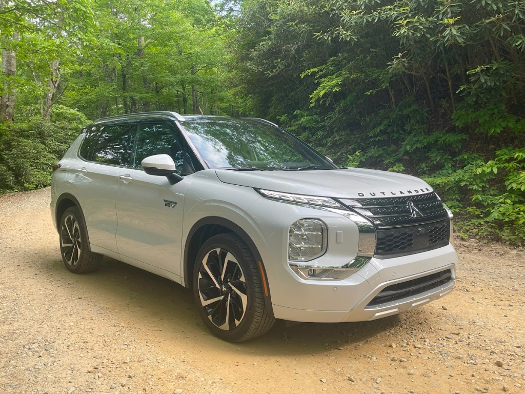 The 2023 Mitsubishi Outlander PHEV off-roading in mud 