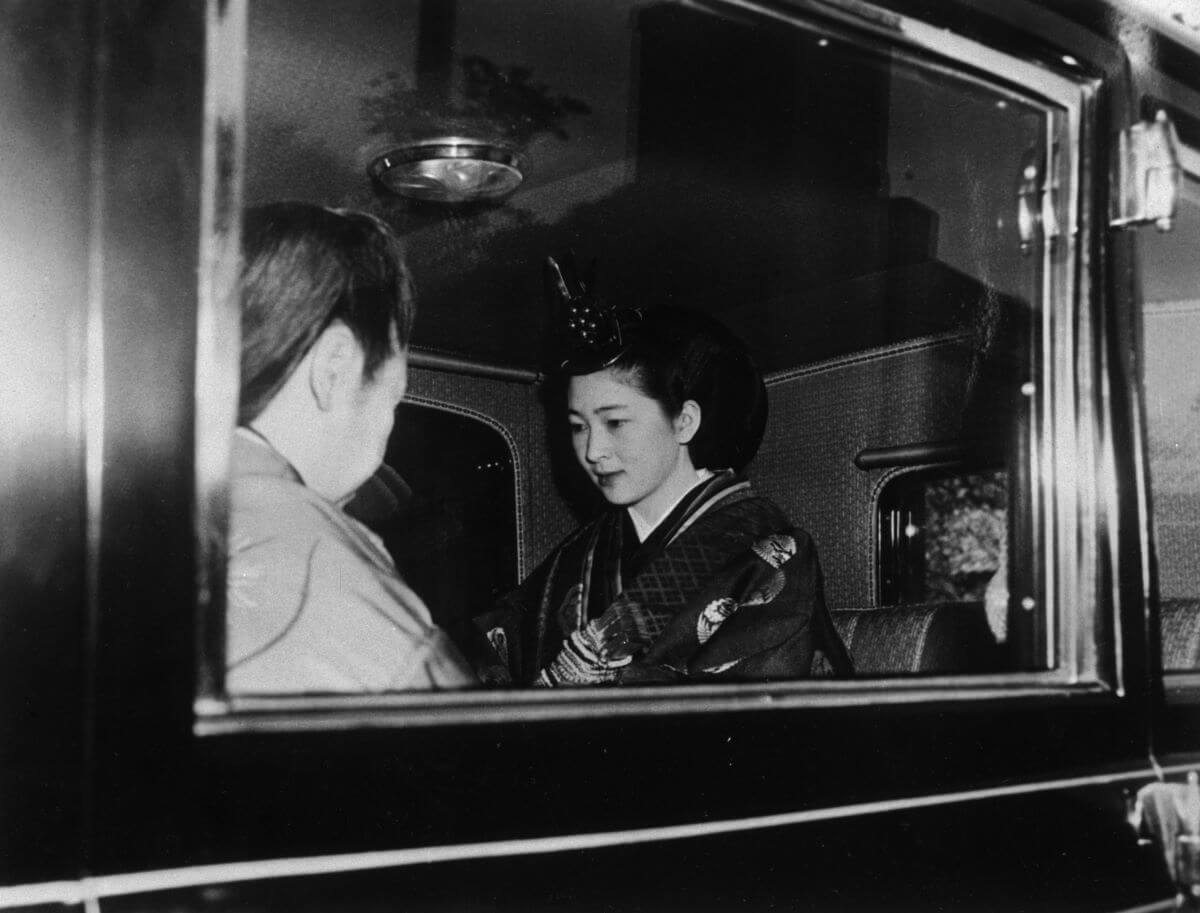 Crown Prince Akihito and Michiko Shoda in wedding attire in an imperial limousine from the Prince Motor Company