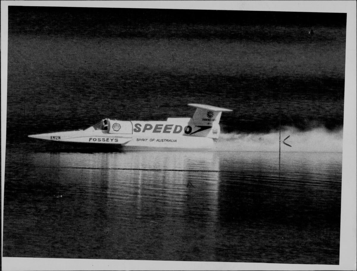 The Spirit of Australia, the fastest boat in the world, driving on a lake.