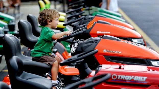 Is a Hydrostatic Transmission Important for Riding Lawn Mowers?