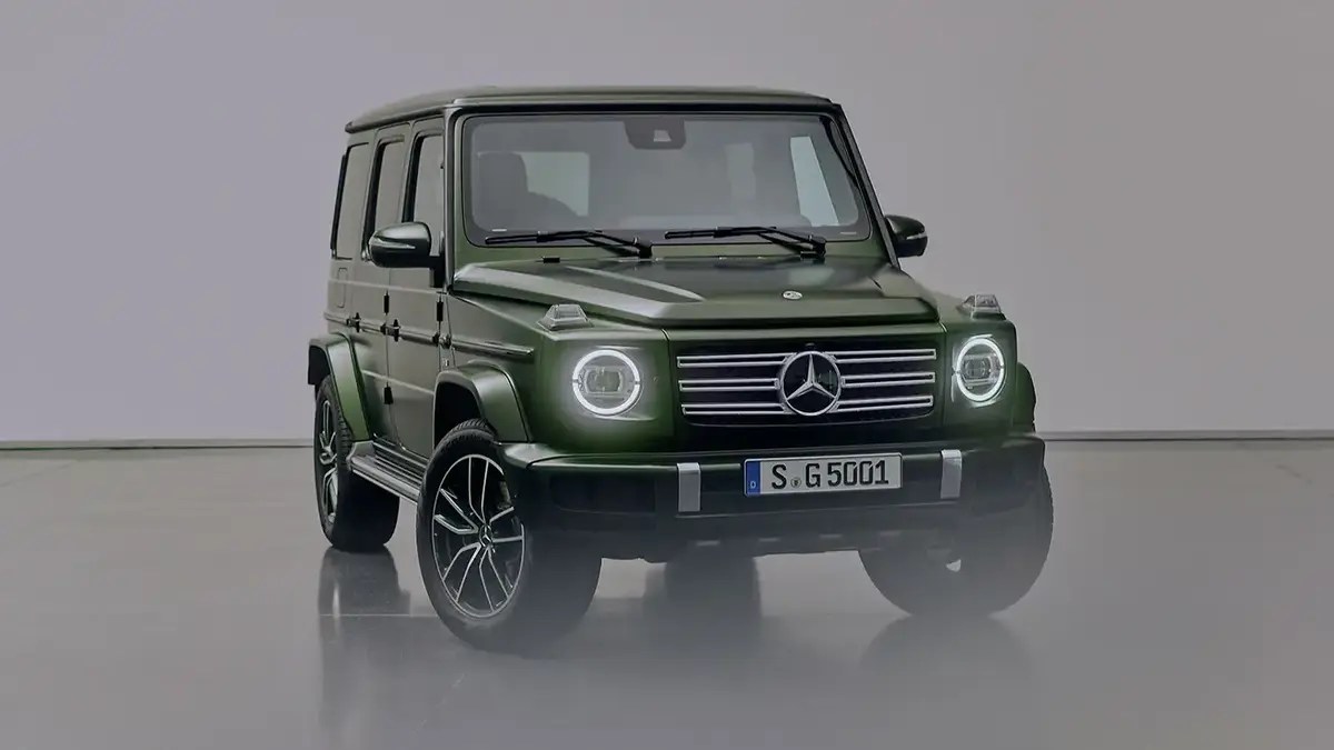 Green 2024 Mercedes-Benz G-Wagen Final Edition in studio shot