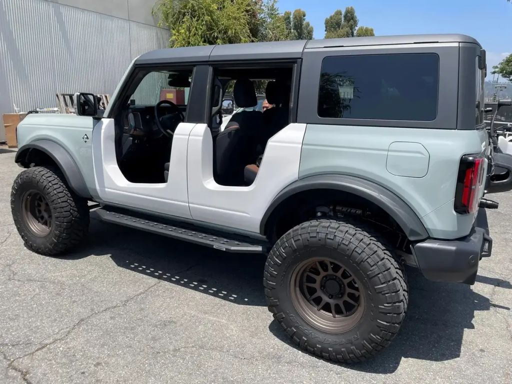 Ford Bronco roadster doors