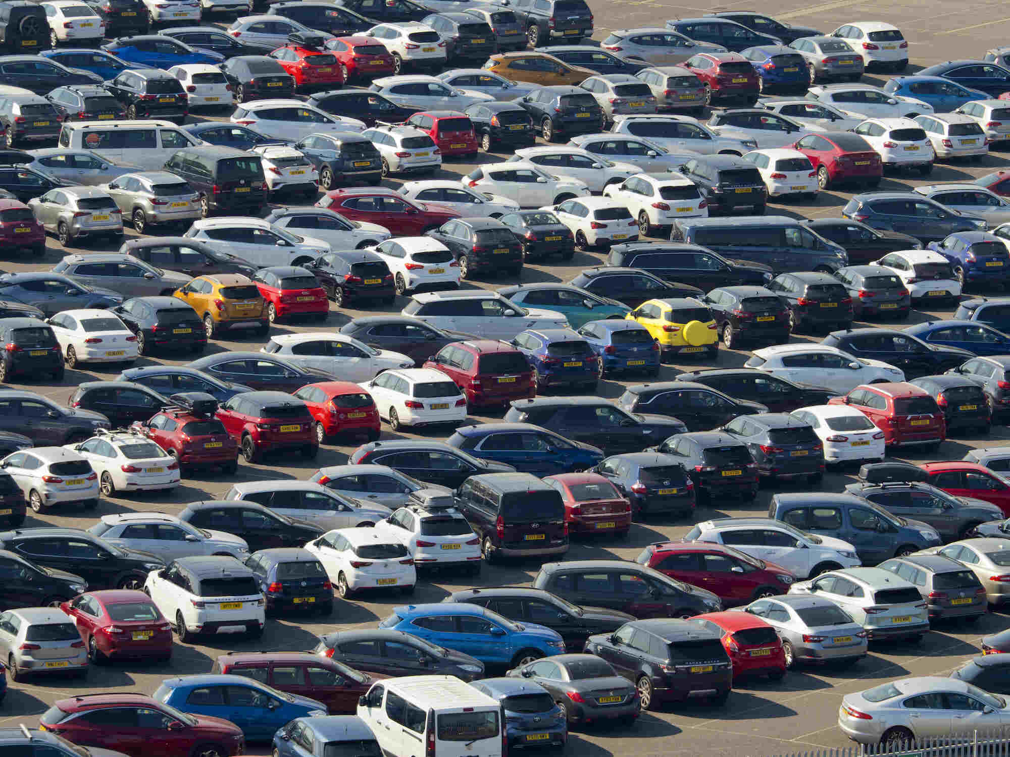 A parking lot full of cars