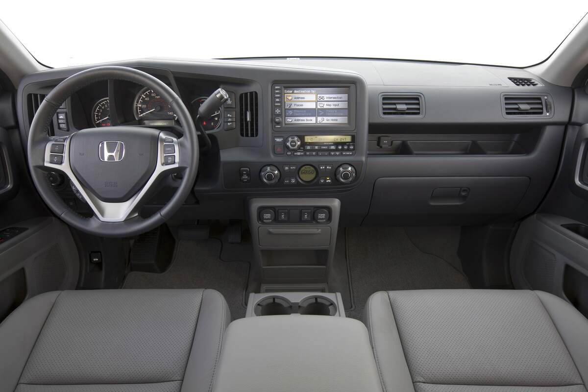 2010 Honda Ridgeline RTL interior