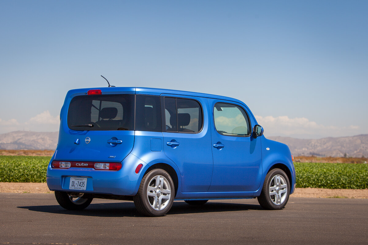 A rear view of the 2014 Nissan Cube car