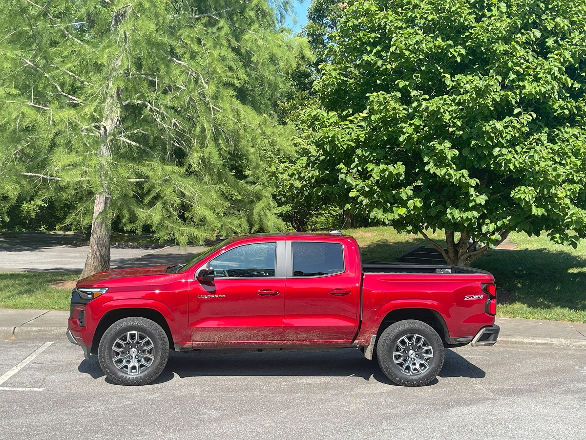 The side view of the 2023 Chevy Colorado Z71