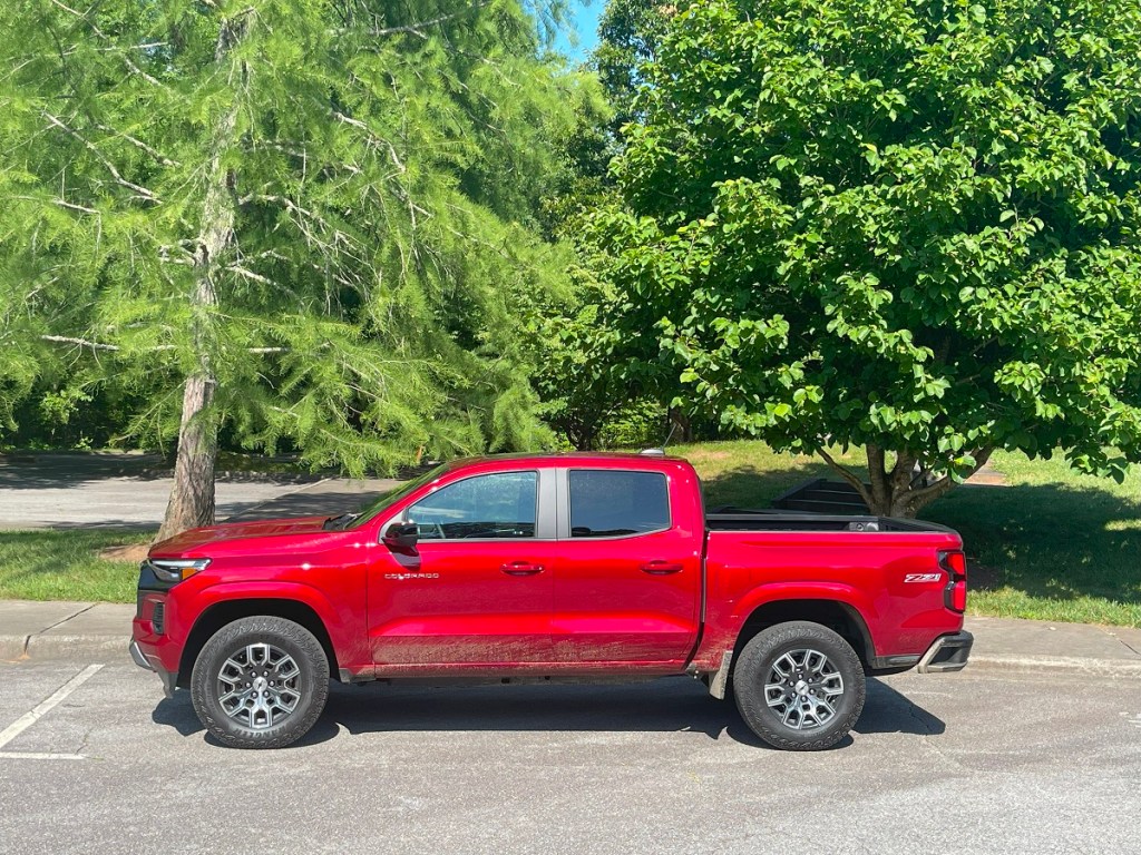 The side view of the 2023 Chevy Colorado Z71