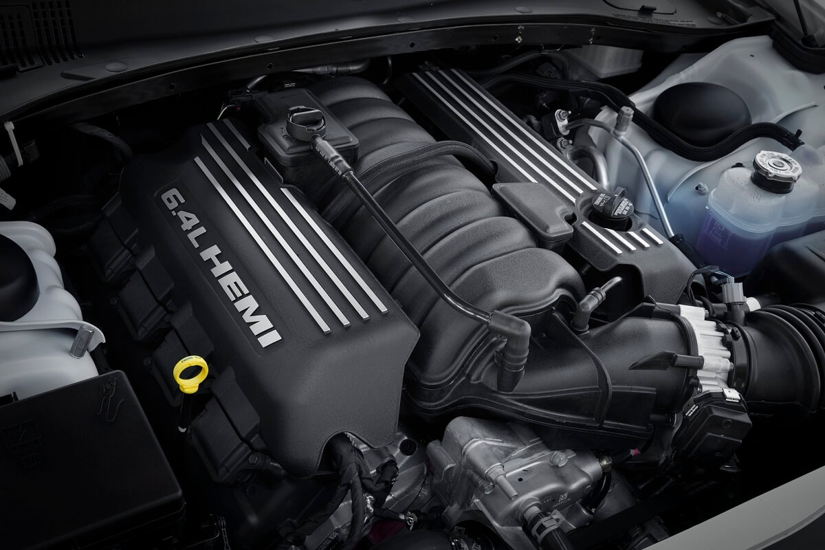 A 2023 Chrysler 300C shows off its 6.4L HEMI V8 engine.