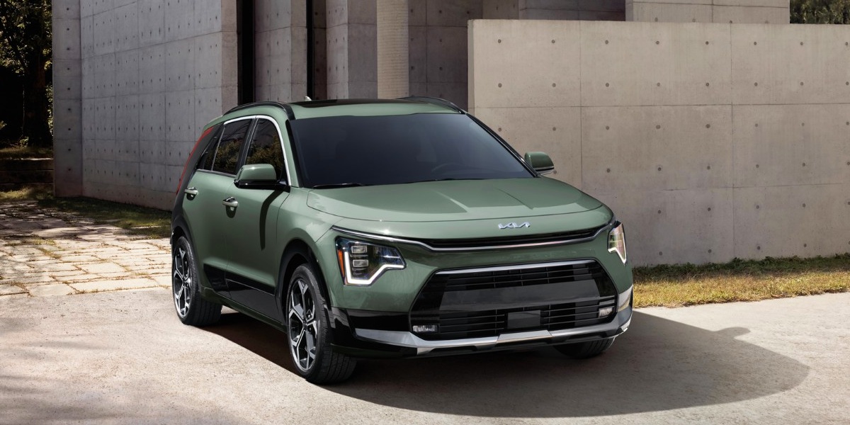 A green 2023 Kia Niro Hybrid is parked.