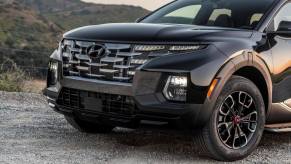 A look a the headlight, grille, and wheel front end design on the 2024 Hyundai Santa Cruz XRT compact pickup truck
