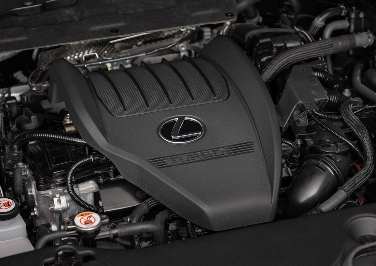 The 2024 Lexus TX 500h F Sport has a hybrid engine