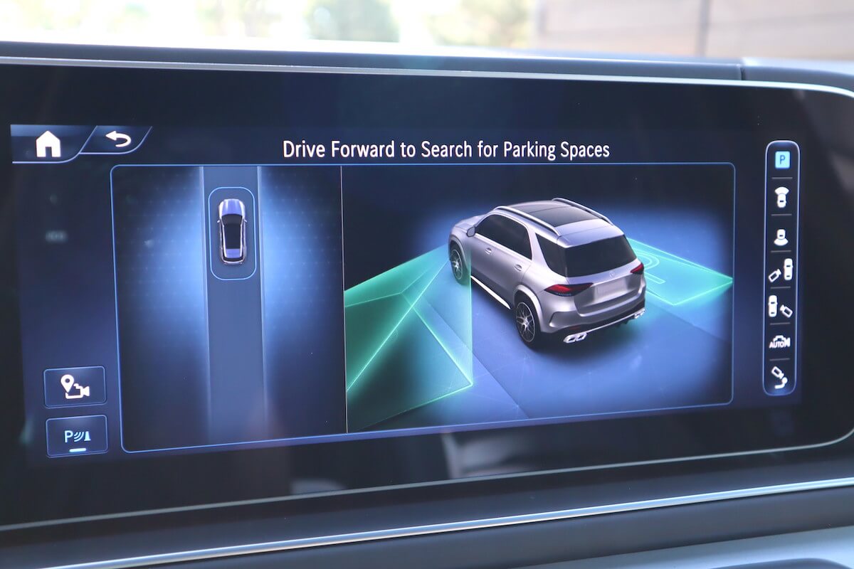 2024 Mercedes-Benz GLE self parking screen