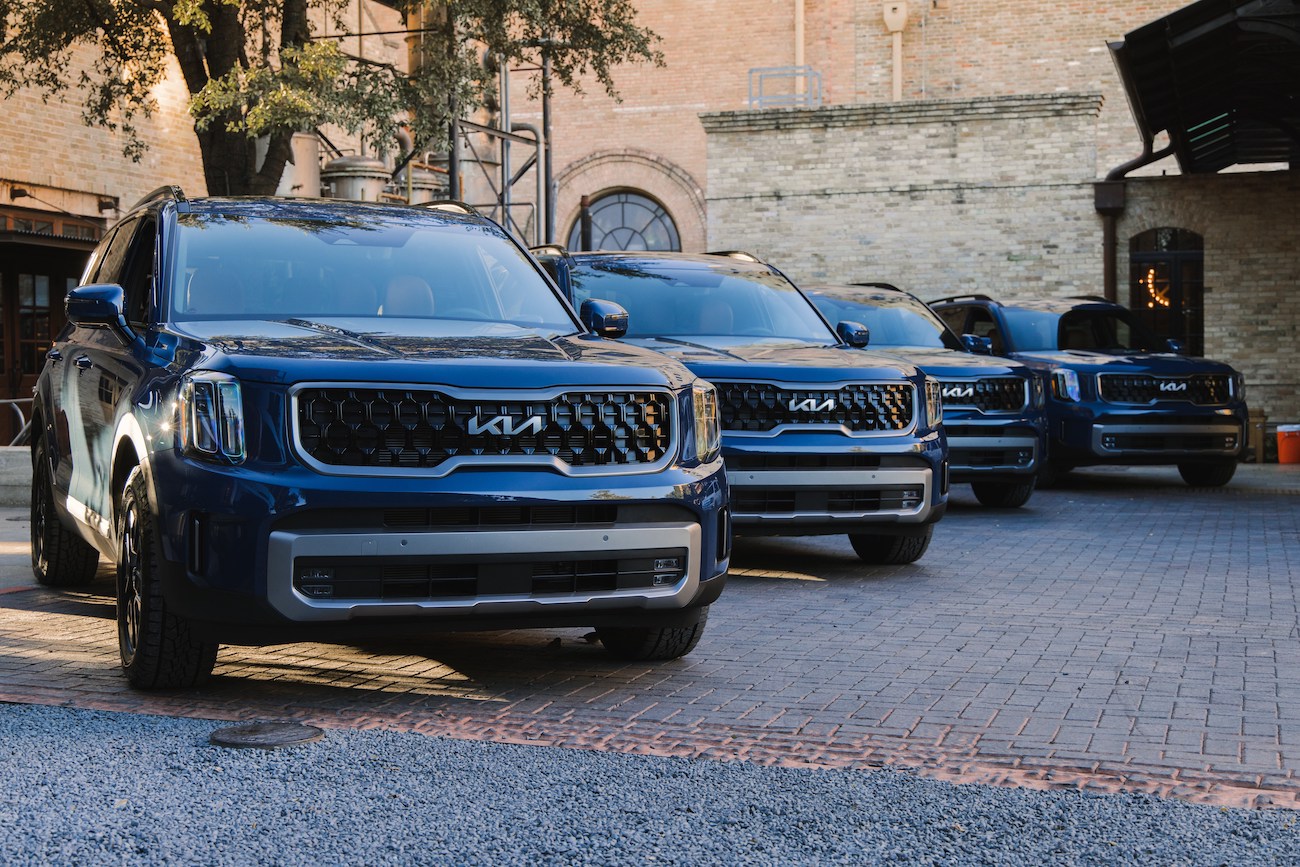 A lineup of the blue 2024 Kia Telluride, priced at different levels