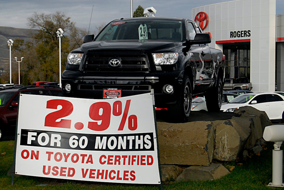 A truck on display on a dealer lot with an advertise interest rate