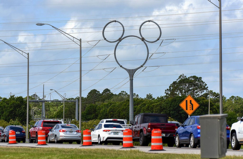 Electrical lines at Florida's Disney World with car lined up