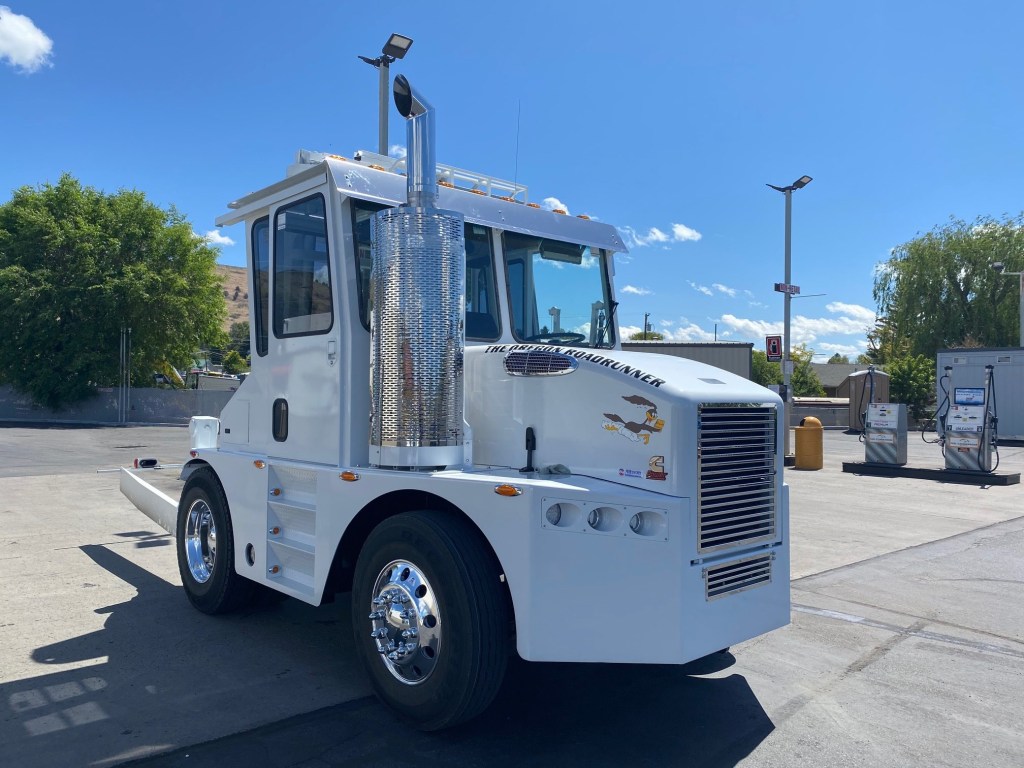 Oregon Roadrunner Hay Squeeze forklift painted in white