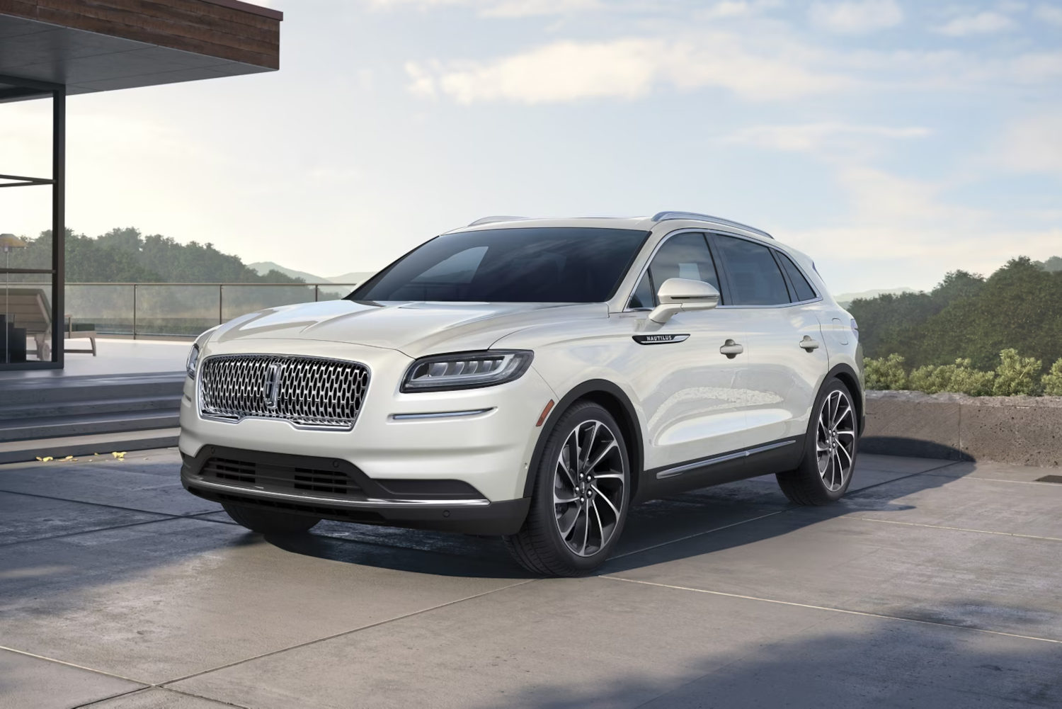 The best midsize SUV is this 2023 Lincoln Nautilus