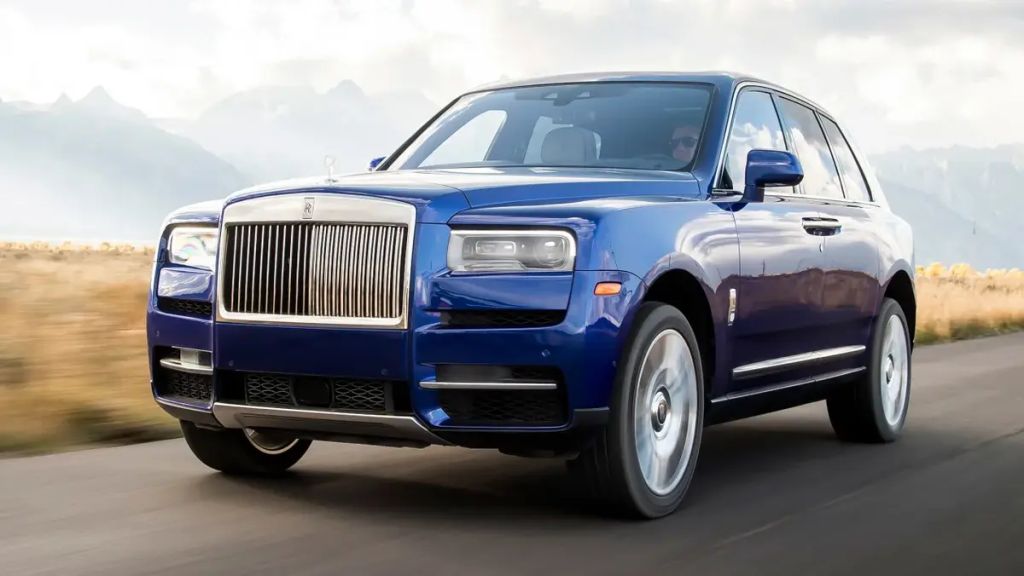 Rolls-Royce Cullinan SUV front 3/4 view
