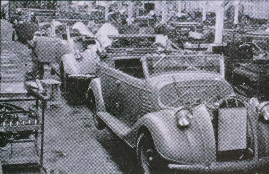 Photo of Toyota's 1937 assembly line building Phaeton cars early in the company's manufacturing history.