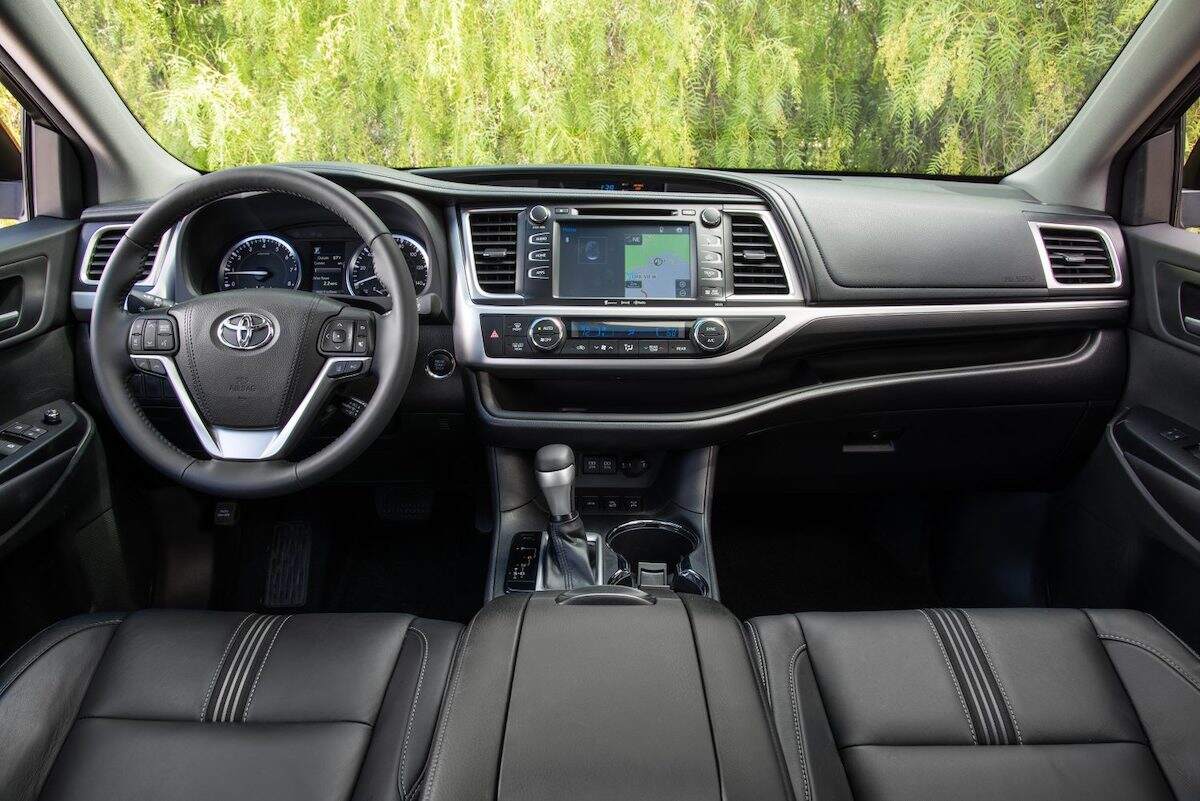2018 Toyota Highlander SE interior, used Toyota Highlander, used midsize SUV
