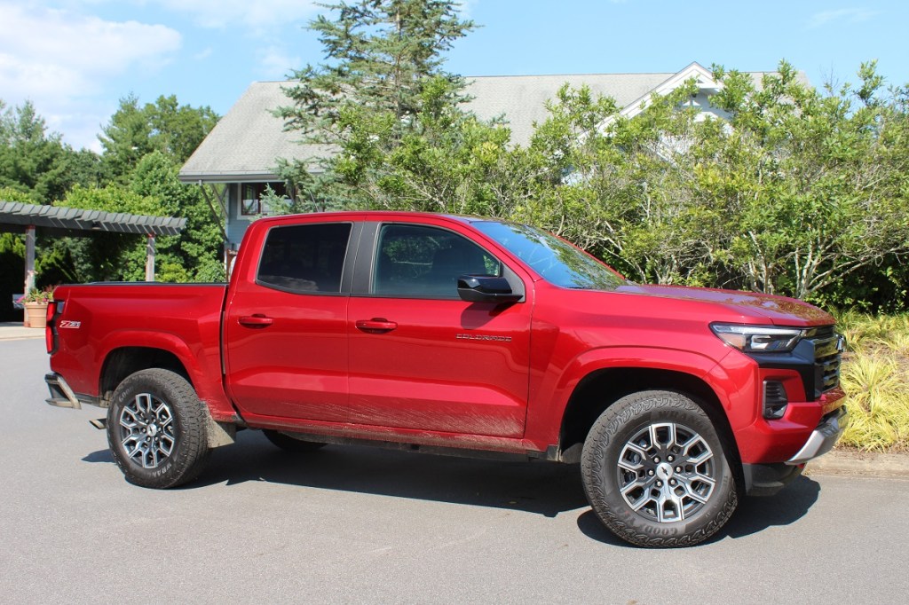 A side view of the 2023 Chevy Colorado
