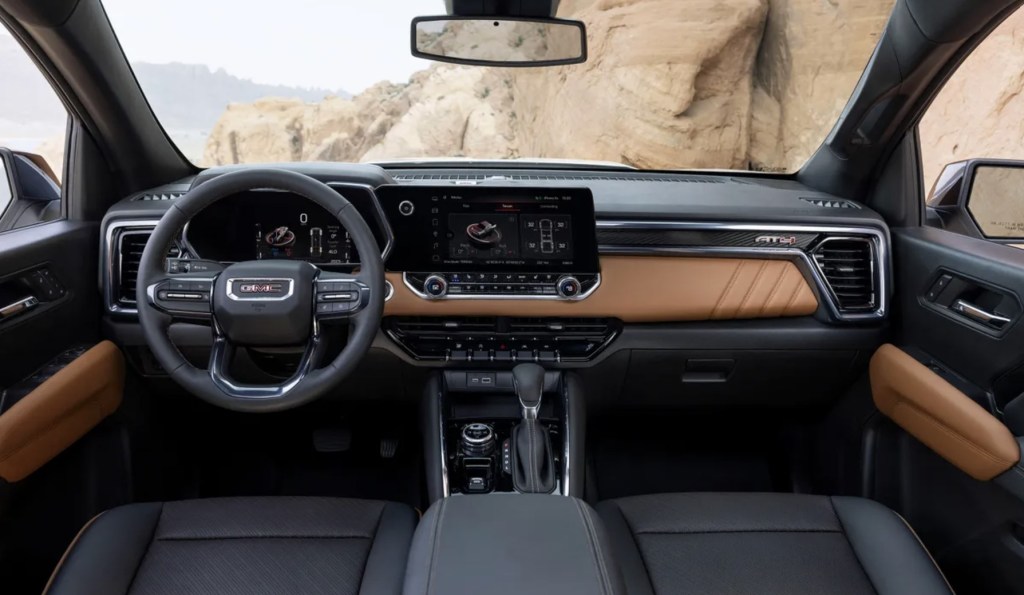 The interior and dash of the 2023 GMC Canyon