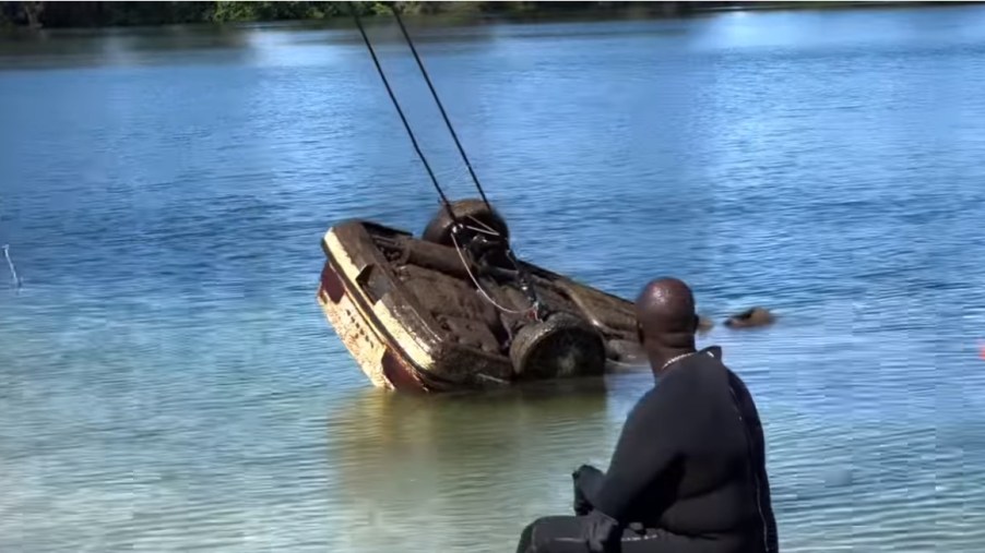 Car pulled from Florida lake