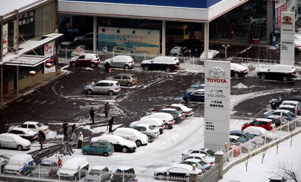 Overhead shot of dealership in the winter