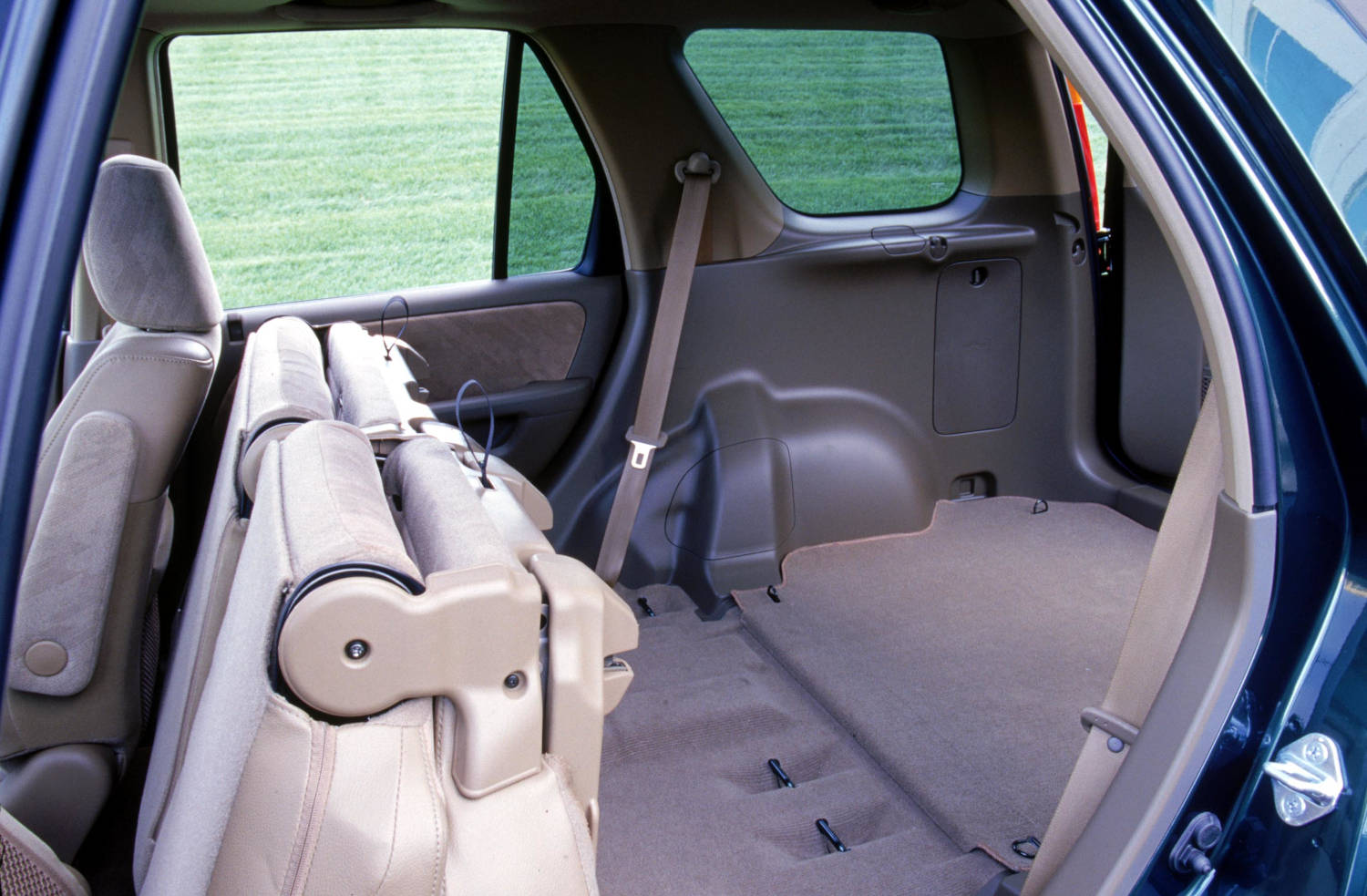 Inside the 2002 Honda CR-V SUV cargo area