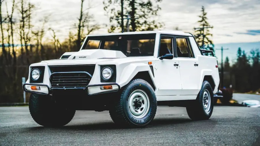 Lamborghini LM002 SUV front 3'4 view