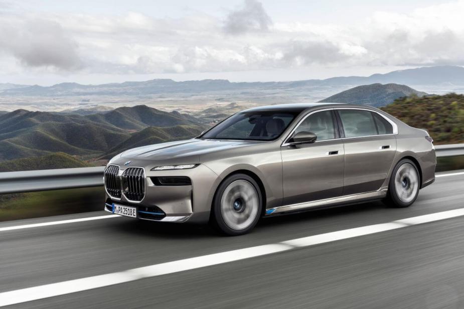 A BMW i7 full-size luxury car, which is an electric variant of the 7 Series