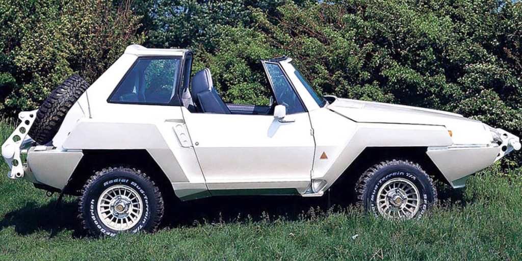 1983 Glenfrome Facet SUV on grass with trees