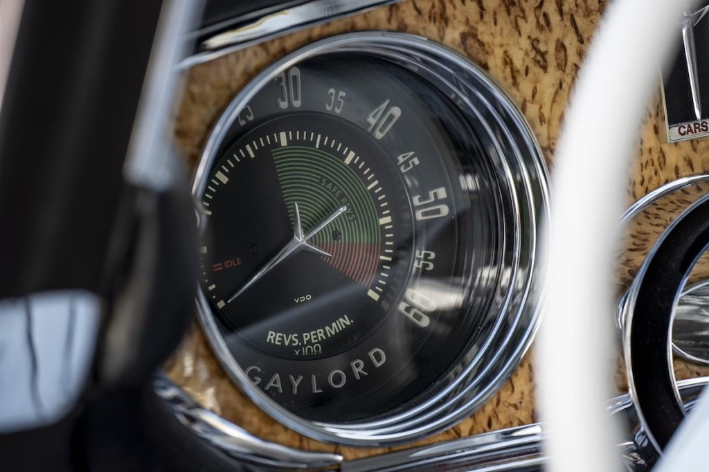 Tachometer in the tropical wood luxury dashboard of the Gaylord Gladiator concept car